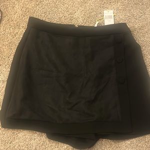BCBG generation brand skort. Size 8, black. Never worn with tags on.